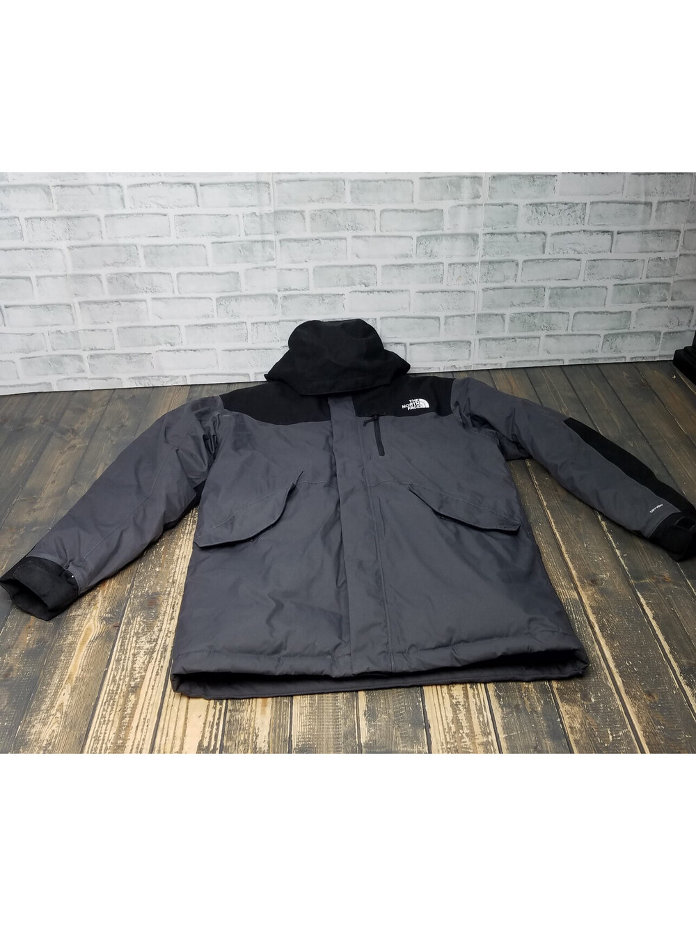 The North Face Men's M Medium Size Grey / Black Hooded Long Down Jacket